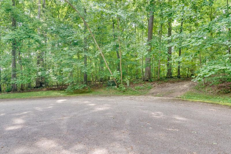 1090 Founders Ln, Kingston Springs, TN 37082