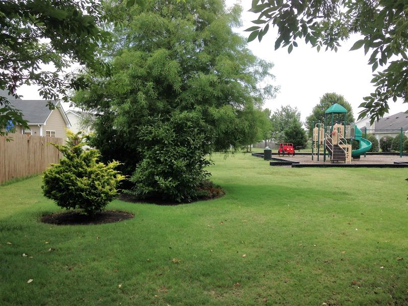 1655 Saint Andrews Dr, Murfreesboro, TN 37128