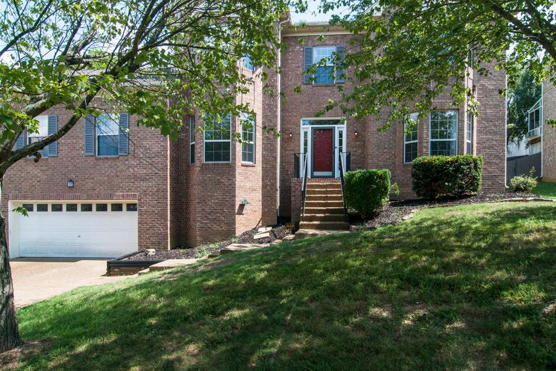 725 Vauxhall Dr, Nashville, TN 37221