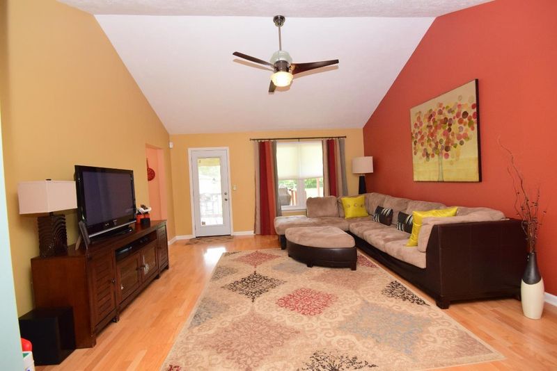 2620 Reynolds Dr, Murfreesboro, TN 37129