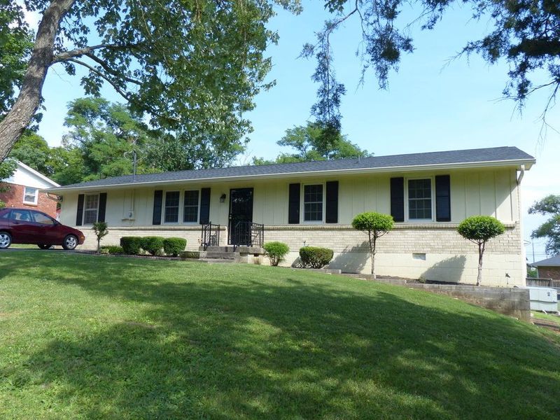 117 Crestmont Dr, Hendersonville, TN 37075
