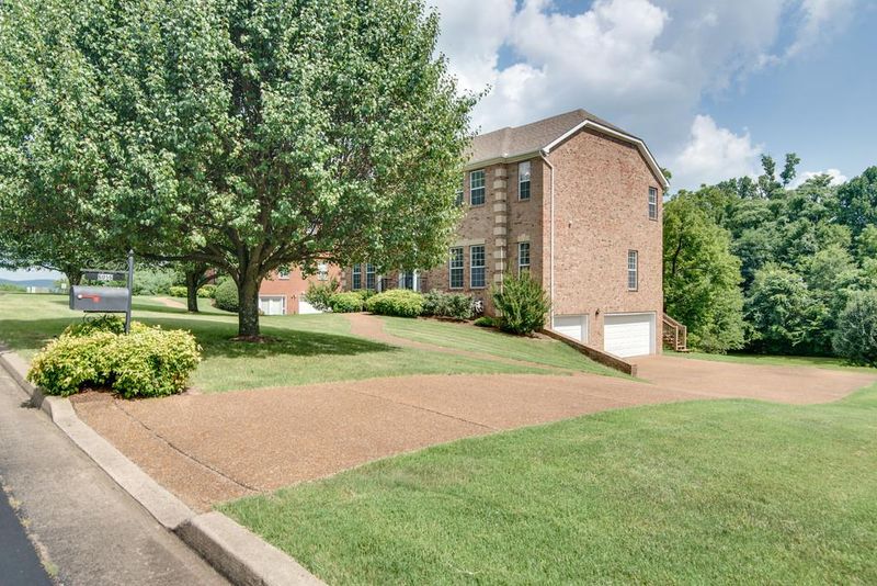 6056 Frontier Ln, Nashville, TN 37211