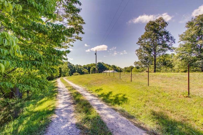 2671 Taylor Rd, Columbia, TN 38401