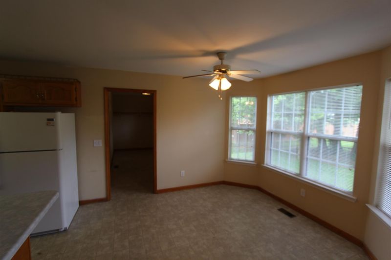 2015 Carolyn Ct, Murfreesboro, TN 37130