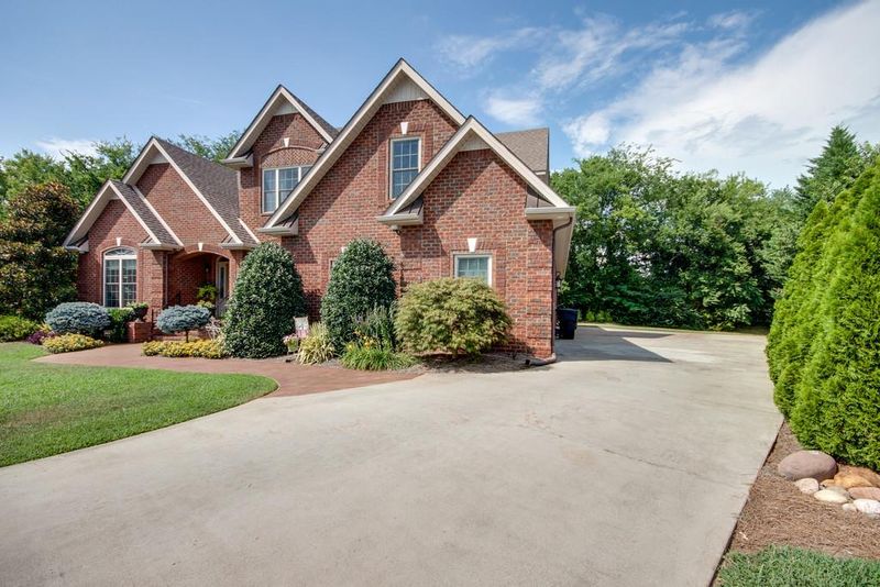 2736 James Edmon Ct, Murfreesboro, TN 37129