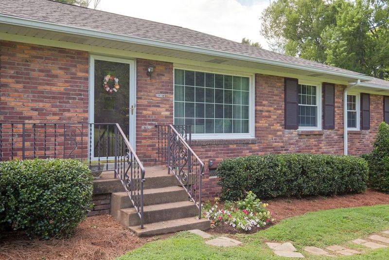 5009 Ragland Dr, Nashville, TN 37220