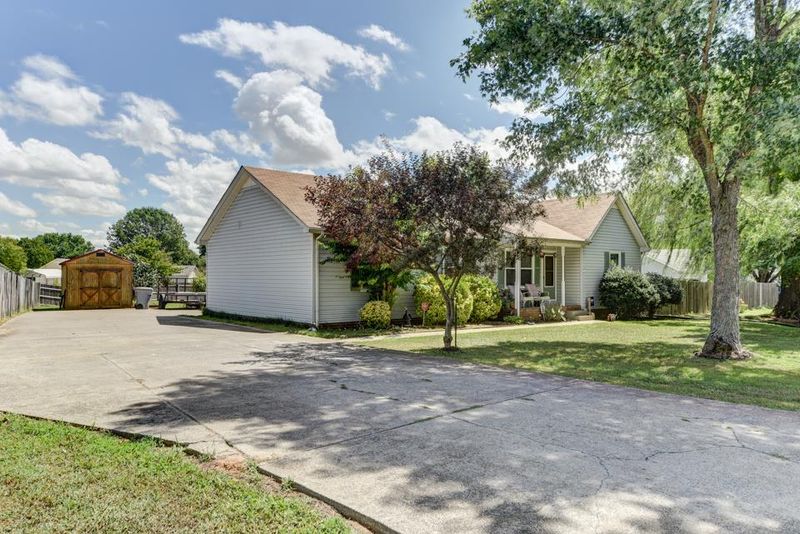 1846 Cromwell Dr, Murfreesboro, TN 37128