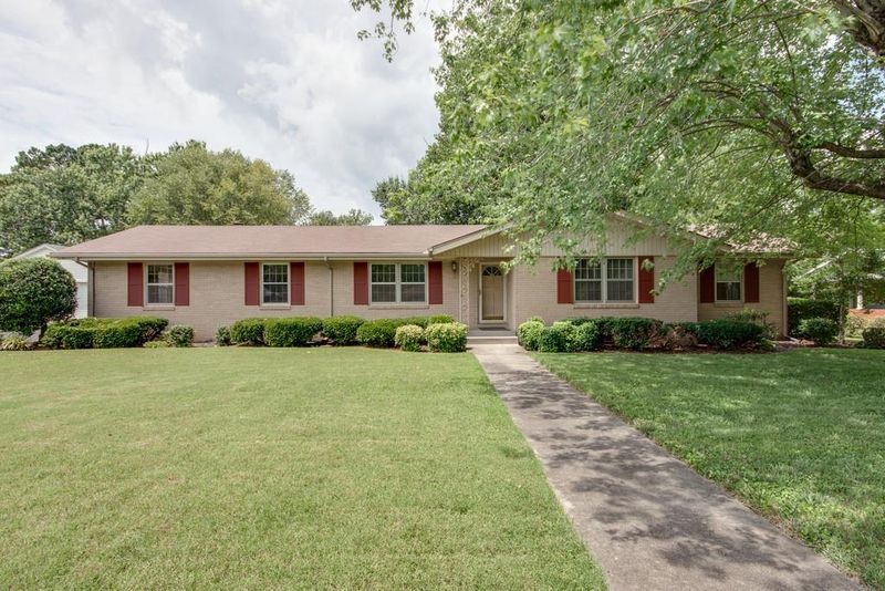 907 Scottland Dr, Murfreesboro, TN 37130