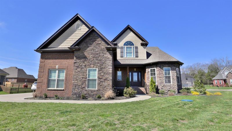 627 Jim Cedar Dr, Murfreesboro, TN 37128