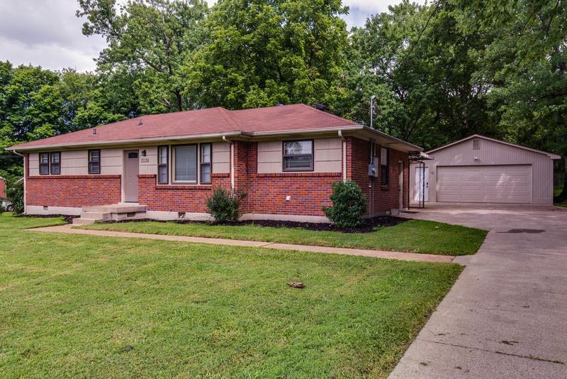 2126 Crystal Dr, Nashville, TN 37210