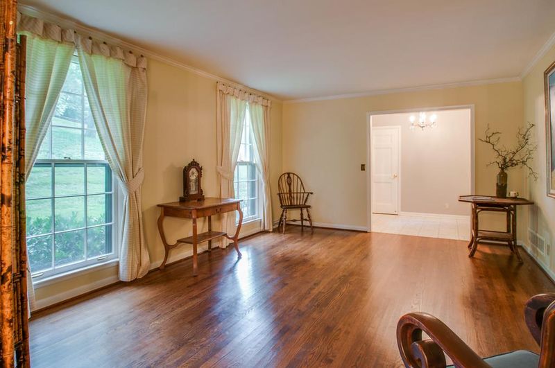 1505 Dresden Cir, Nashville, TN 37215