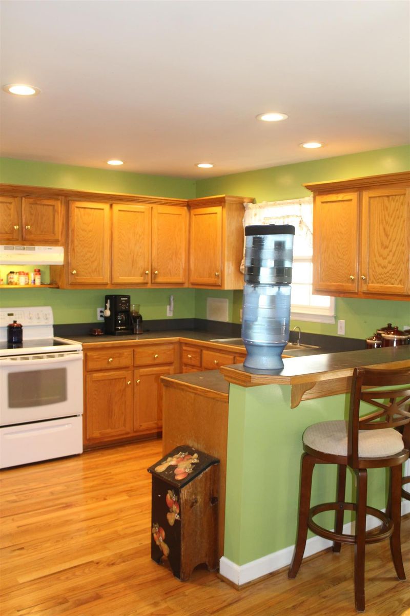 120 Riverbend Dr, Pegram, TN 37143