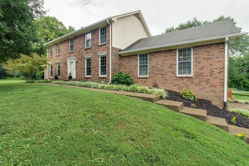 1105 Arrowhead Dr, Brentwood, TN 37027