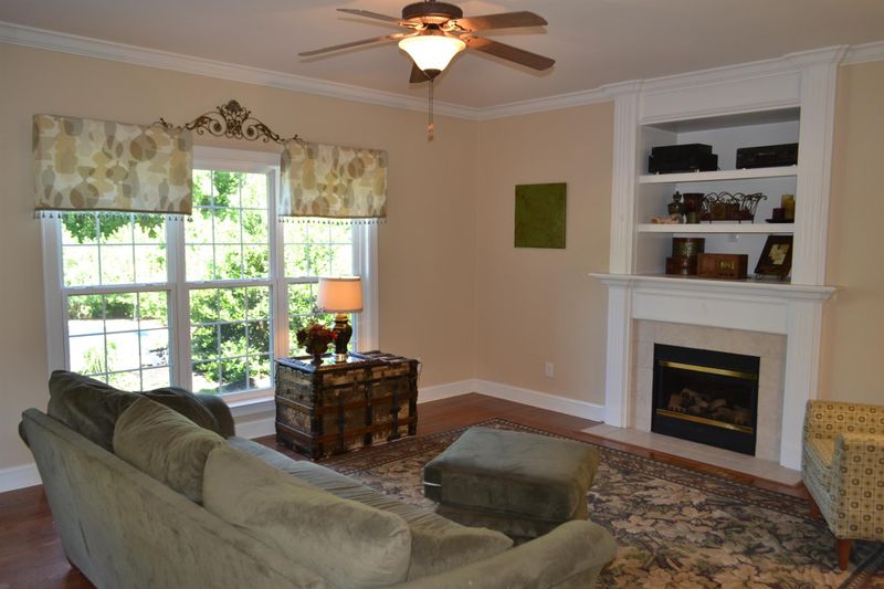1231 Lunar Dr, Murfreesboro, TN 37129