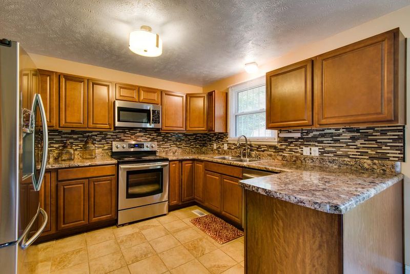 487 Westcrest Dr, Nashville, TN 37211