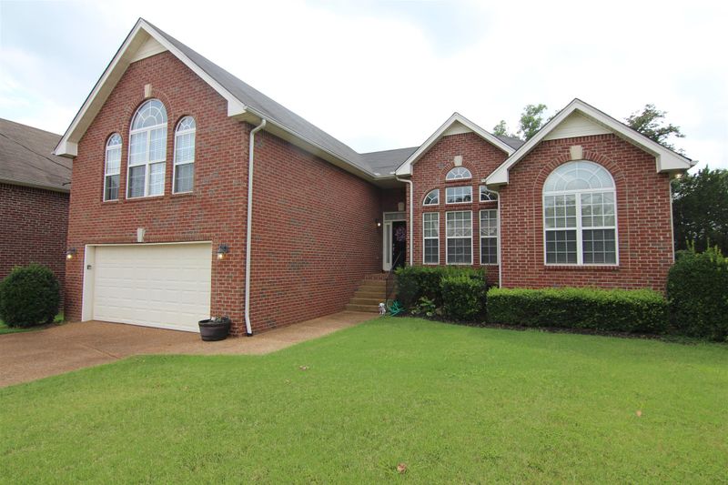 7325 Sugarloaf Dr, Nashville, TN 37211