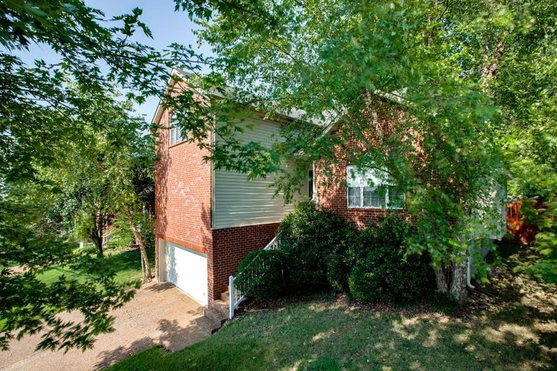 1918 Dunedin Dr, Old Hickory, TN 37138