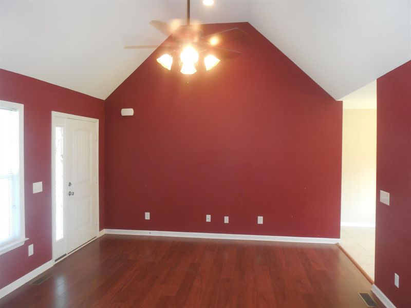 221 W 17th St, Columbia, TN 38401