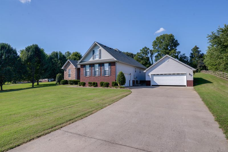 1061 Greystone Pl, Pleasant View, TN 37146