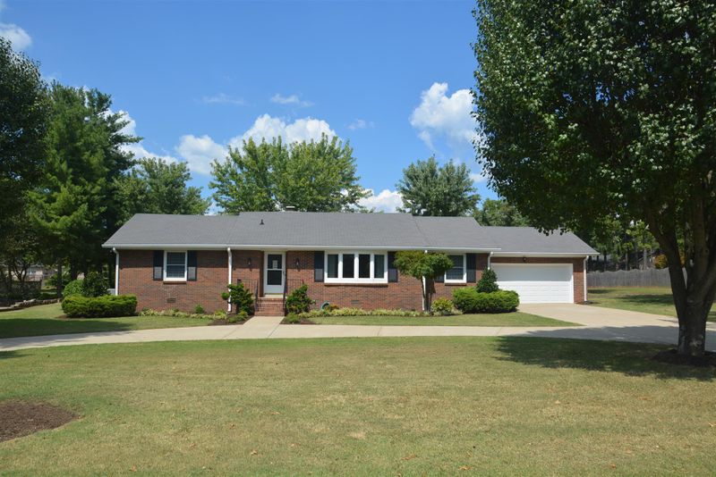 1902 Royal Dr, Murfreesboro, TN 37129
