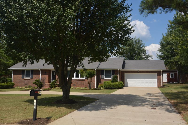 1902 Royal Dr, Murfreesboro, TN 37129