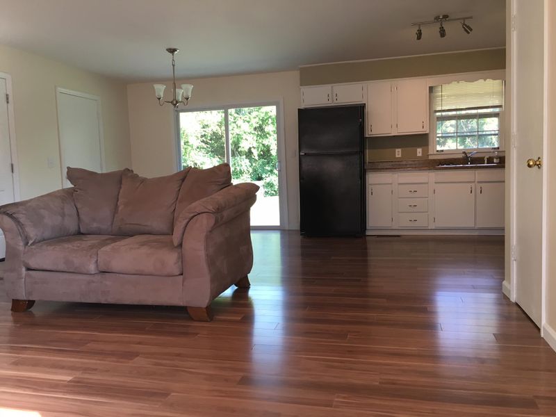 218 New Shackle Island Rd, Hendersonville, TN 37075