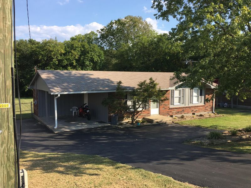 218 New Shackle Island Rd, Hendersonville, TN 37075