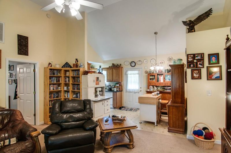 1039 Hogan Rd, Burns, TN 37029