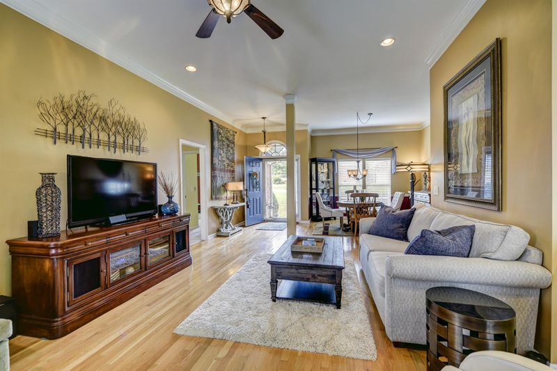 1004 Margaret Dr, Hendersonville, TN 37075