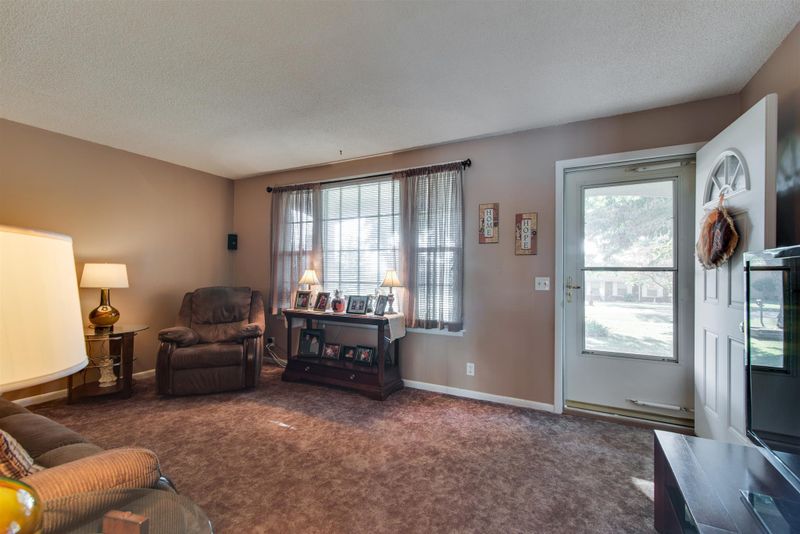 102 Freshrun Dr, Hendersonville, TN 37075