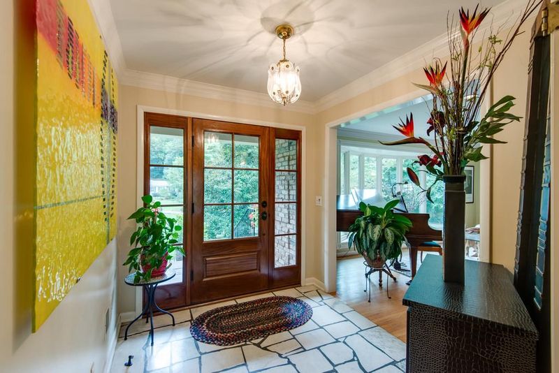 6624 Ellesmere Rd, Nashville, TN 37205