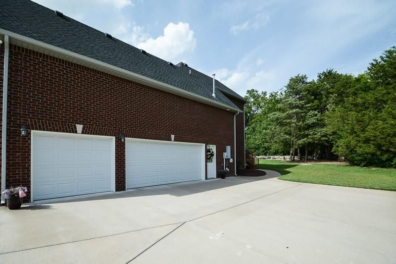 2017 Higgins Ln, Murfreesboro, TN 37130