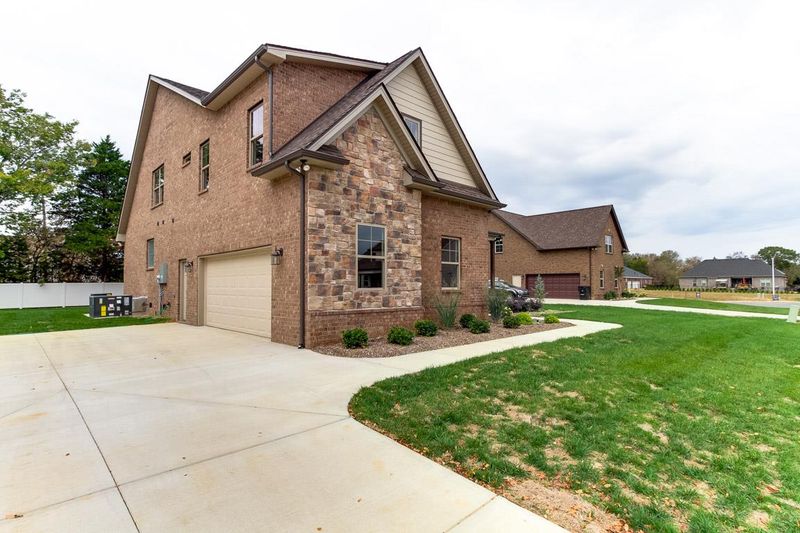 2209 Lionheart Dr, Murfreesboro, TN 37129