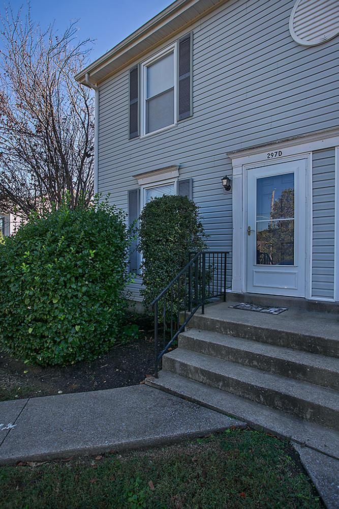 297 Donna Dr Apt D #D, Hendersonville, TN 37075