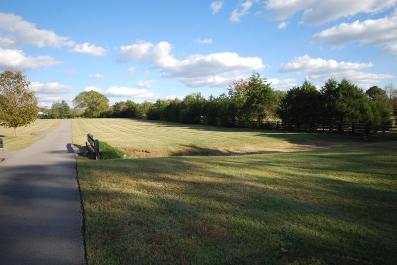 1900 Chickering Rd, Nashville, TN 37215