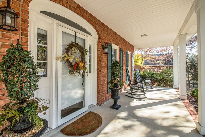 422 Beechwood Cir, Burns, TN 37029