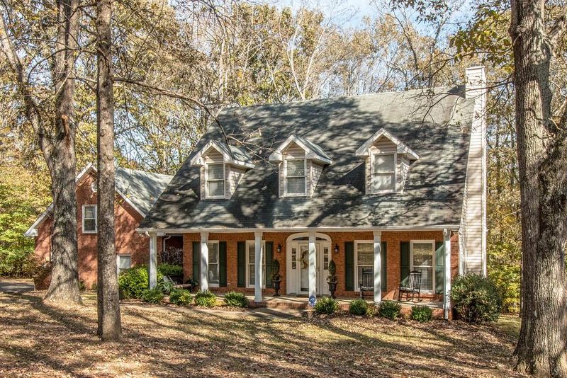 422 Beechwood Cir, Burns, TN 37029