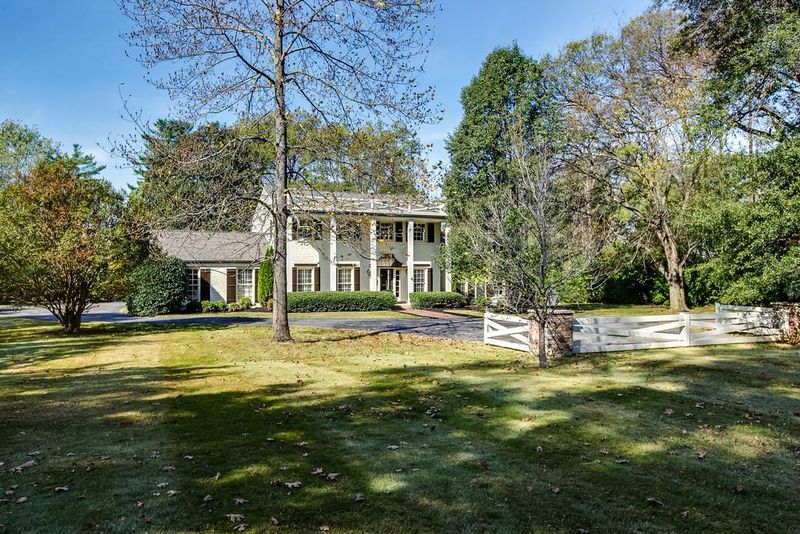 6024 Bresslyn Rd, Nashville, TN 37205