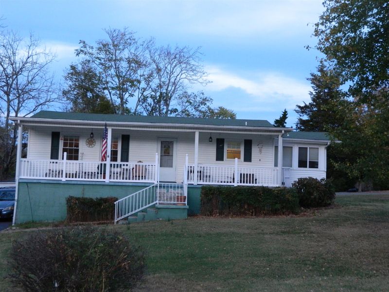 601 W College St, Dickson, TN 37055