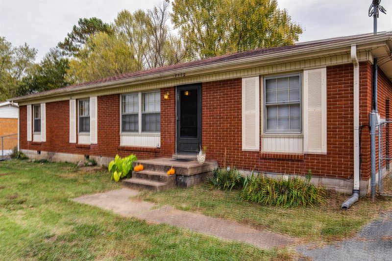 7002 Bonnavent Dr, Hermitage, TN 37076