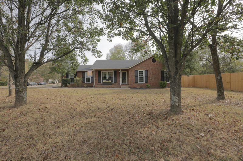 148 Suncrest Dr, La Vergne, TN 37086