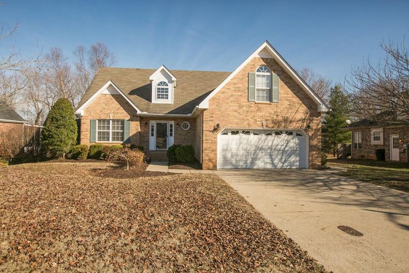 1919 Turfland Dr, Murfreesboro, TN 37127
