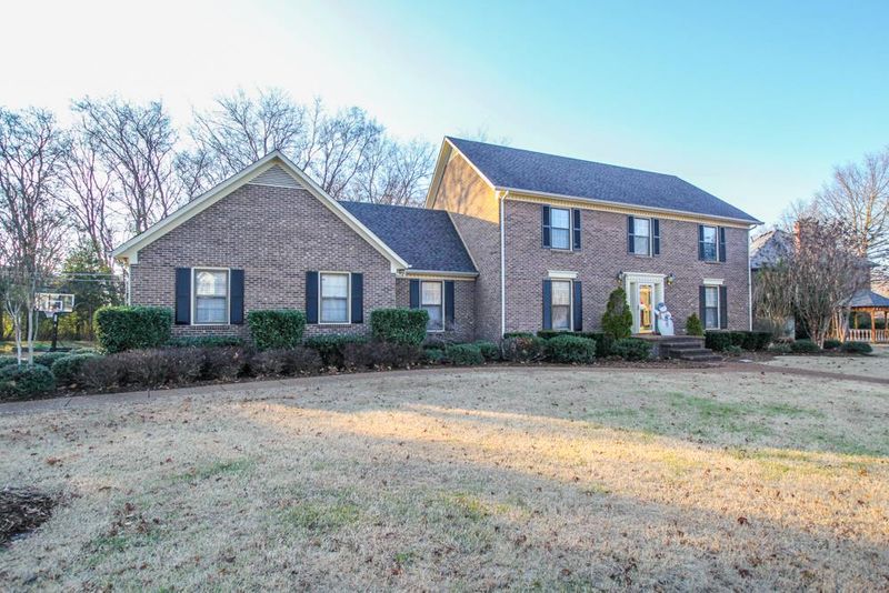 719 Greenbrier Dr, Murfreesboro, TN 37130
