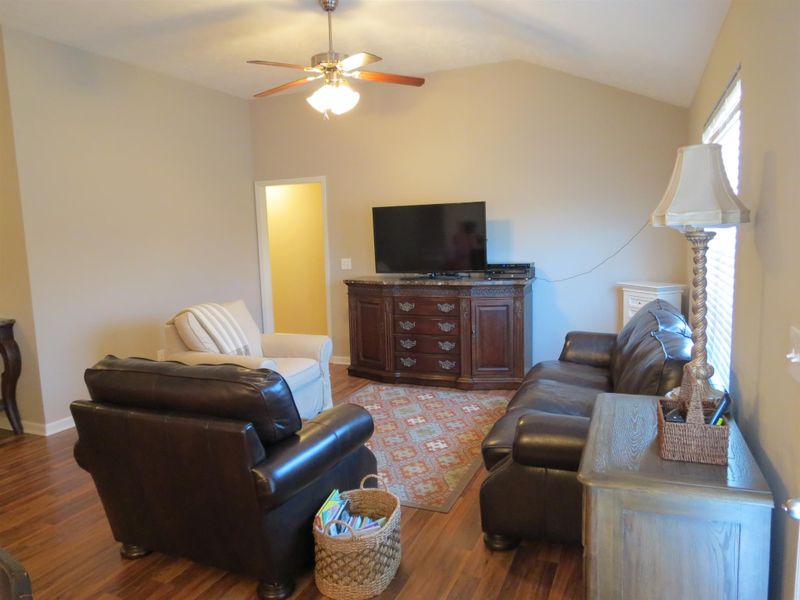 1007 Ryan Ct, Lebanon, TN 37087
