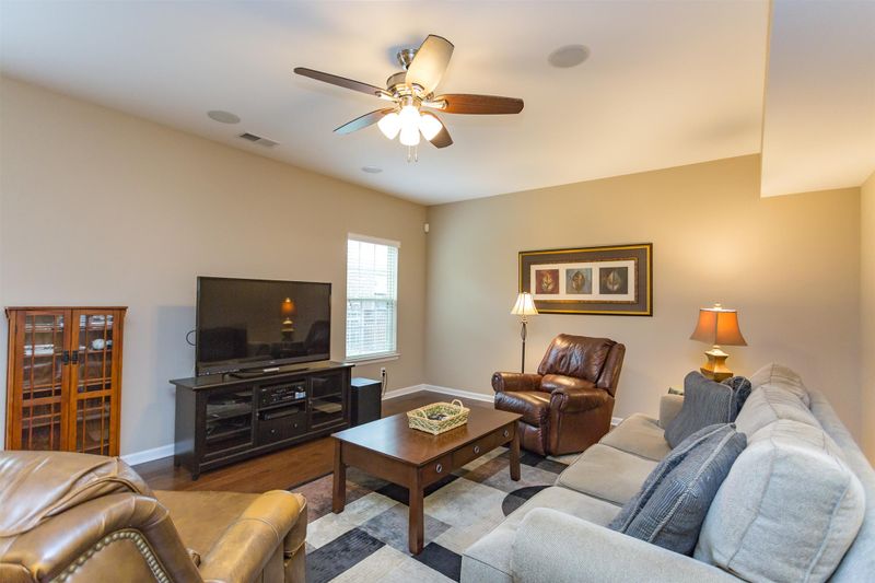 604 Stonebridge Ln, Mount Juliet, TN 37122