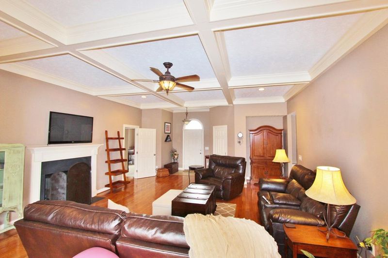 215 Honeysuckle Ln, Lebanon, TN 37087