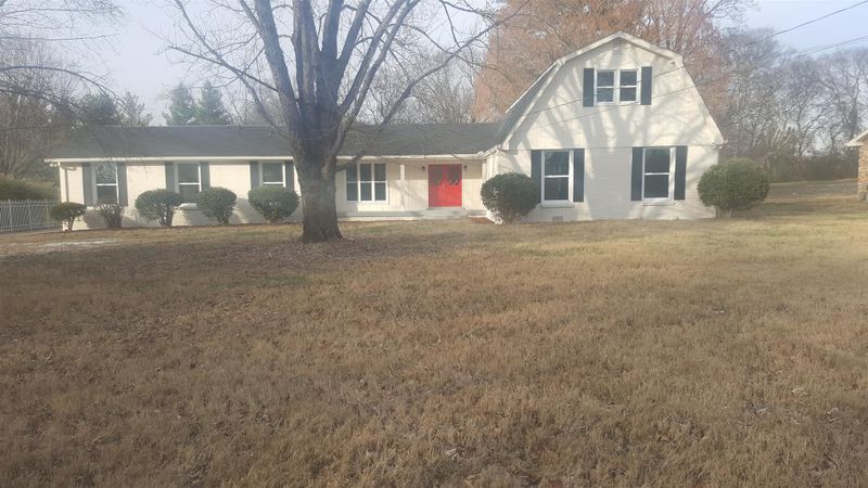 621 Hidden Acres Dr, Madison, TN 37115