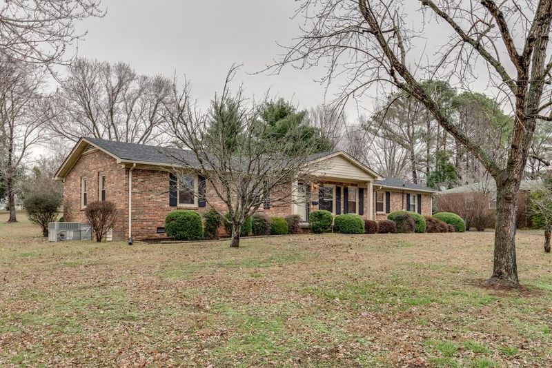 1504 Sunnyside Dr, Columbia, TN 38401