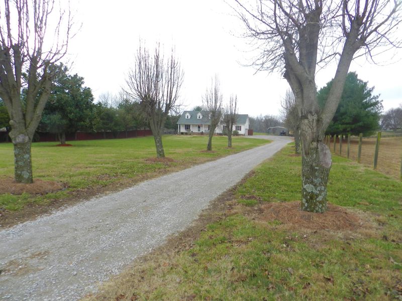 881 Beechcroft Rd, Spring Hill, TN 37174