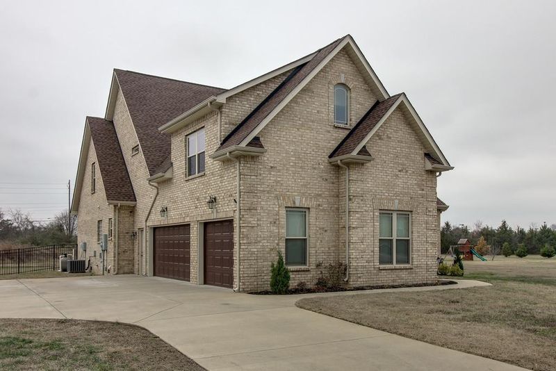 2022 Higgins Ln, Murfreesboro, TN 37130